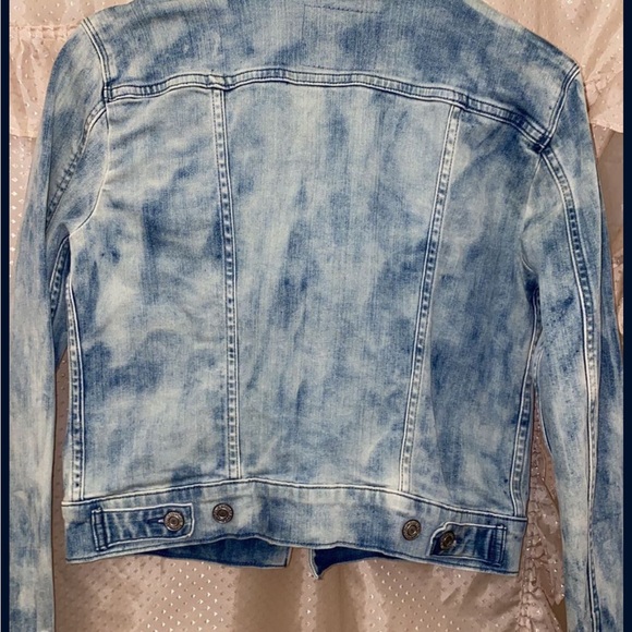 Women Levi’s Jean Jacket - Picture 3 of 3
